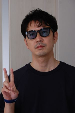 黒縁うさぎ（宮本敬史）